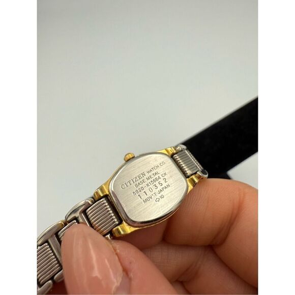 Citizen Womens Silver Gold Two Toned Stainless Steel Mixed Metals Wristwatch
